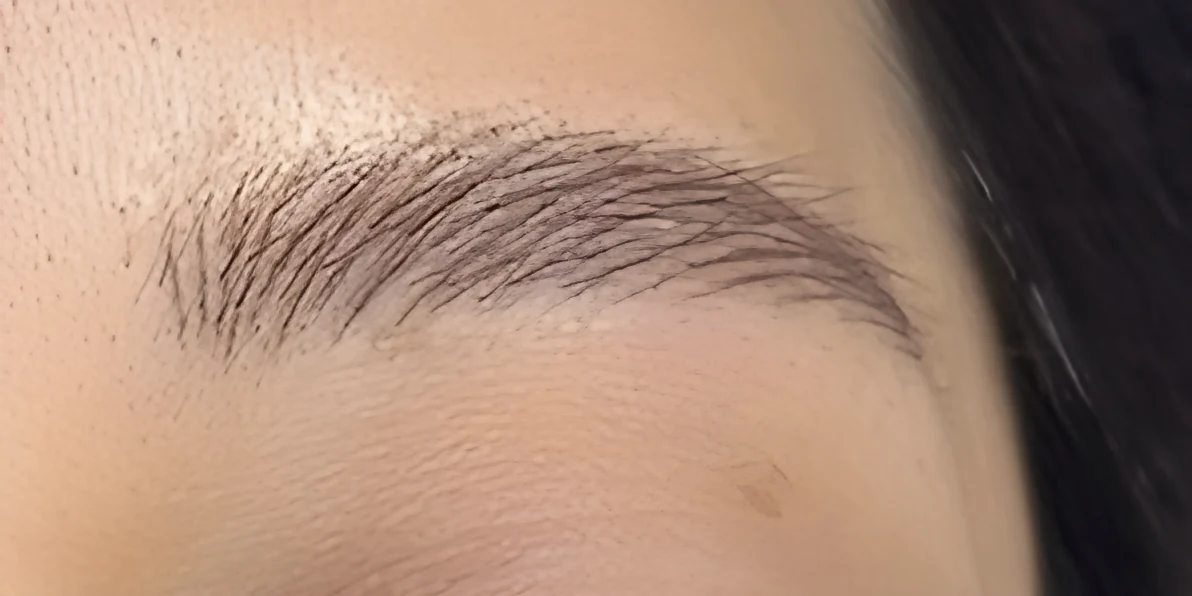 호감 여성 눈썹 실제 시술 사진 5 — 눈썹 부위만