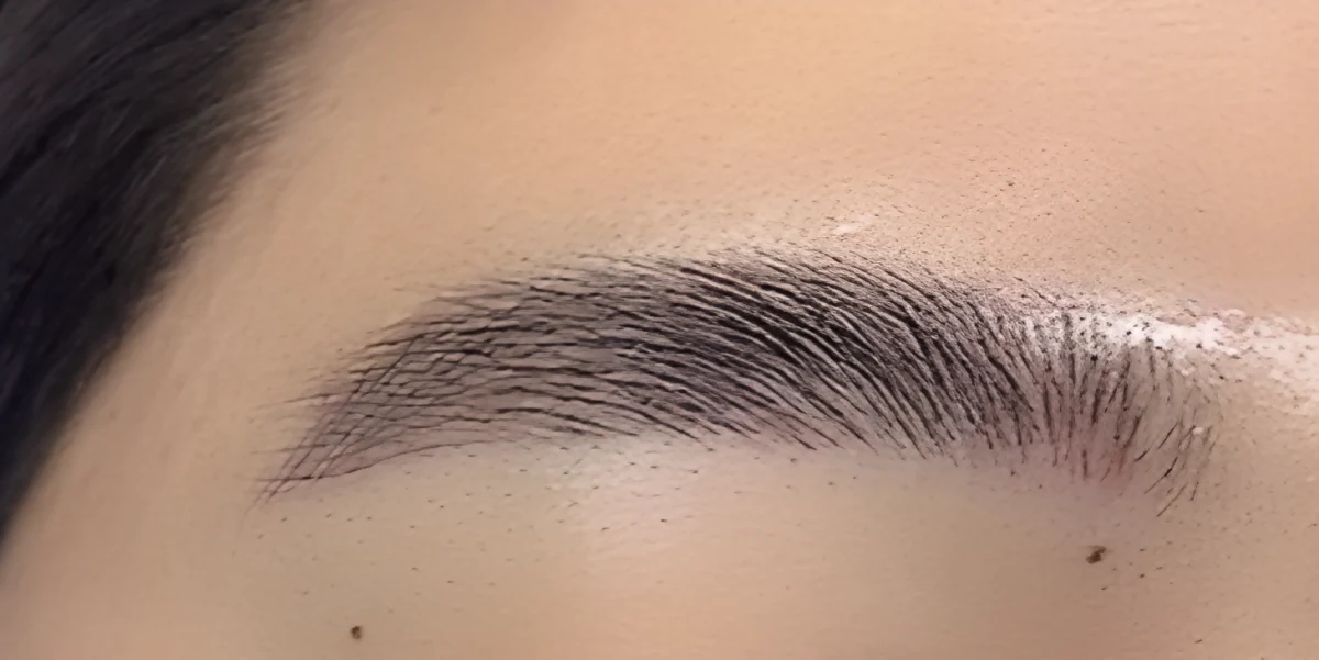호감 남자 눈썹 실제 시술 사진 9 — 눈썹 부위만